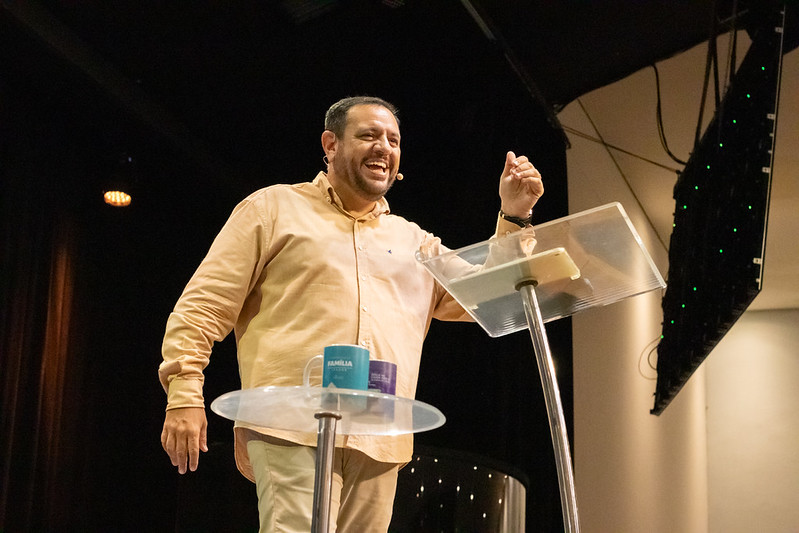 Pastor pregando
